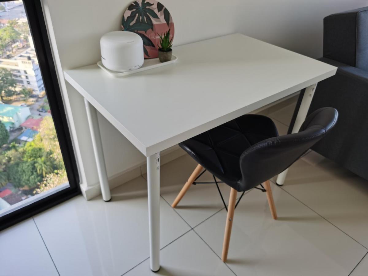Beacon Exec Suites# Msg Chair#Disney Hotstar George Town Esterno foto